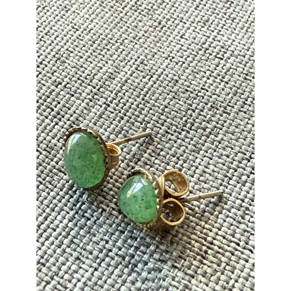 Vintage Gold Tone Green Gemstone Earrings Pierced Minimalist Classic Capsule